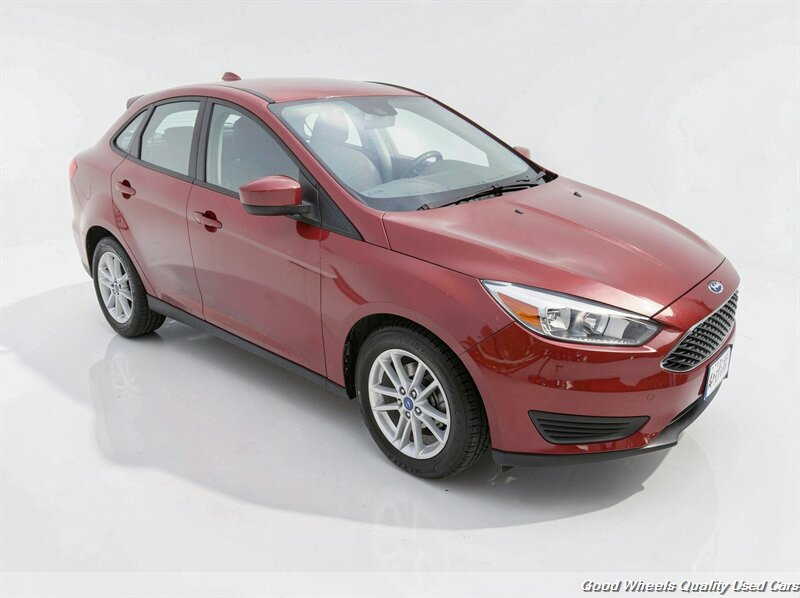 Used 2018 Ford Focus SE FWD image 3