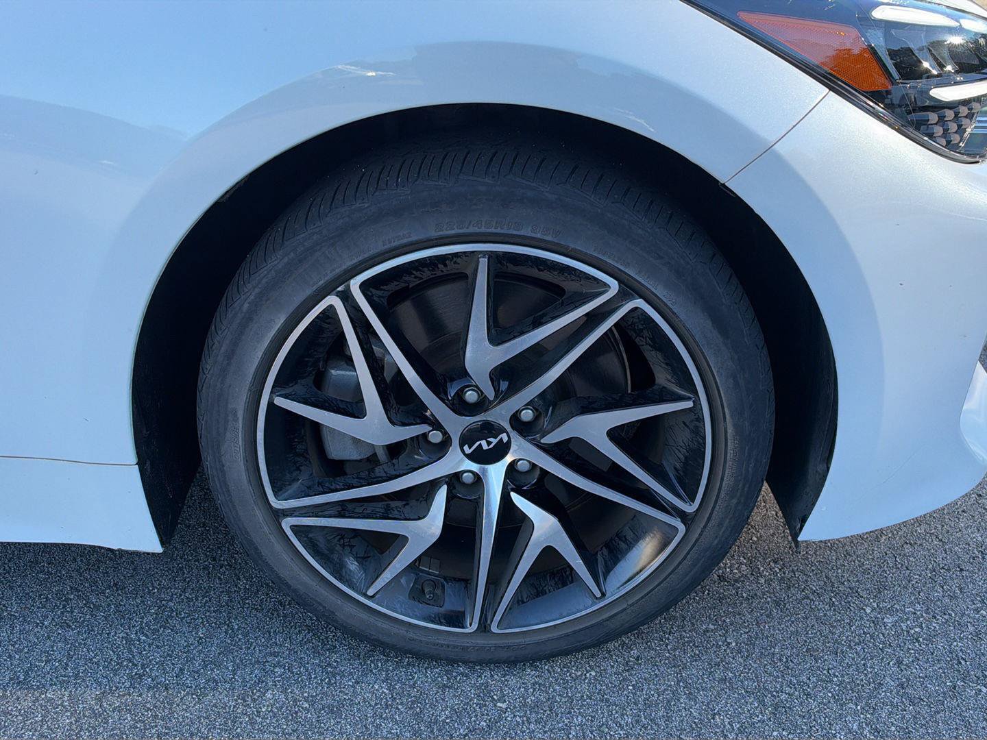 Used 2023 Kia Stinger GT-Line w/ Sun & Sound Package RWD image 9