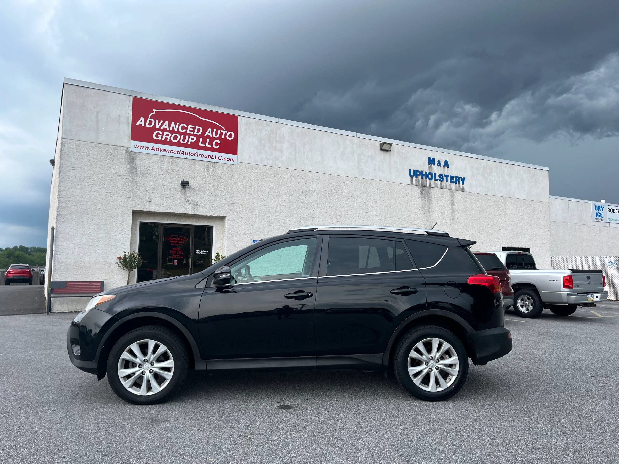 Used 2013 Toyota RAV4 Limited AWD/4WD image 2