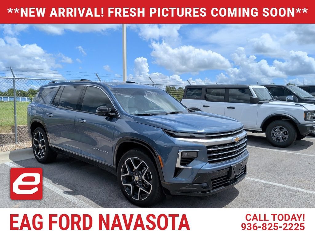 Used 2025 Chevrolet Traverse High Country FWD image 1