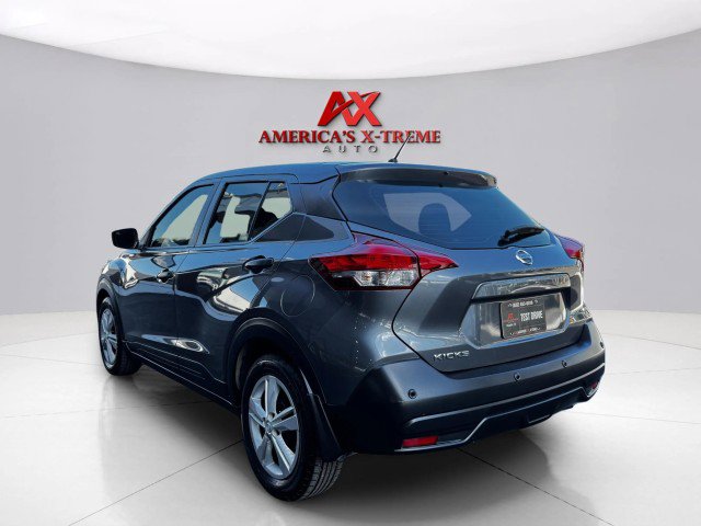 Used 2020 Nissan Kicks S image 3