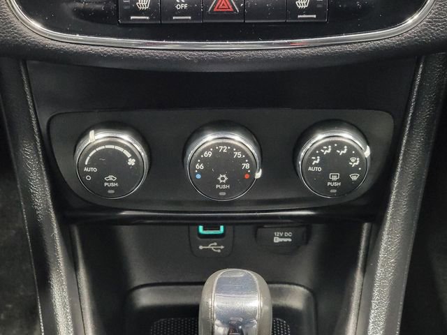 Used 2011 Chrysler 200 Limited image 21