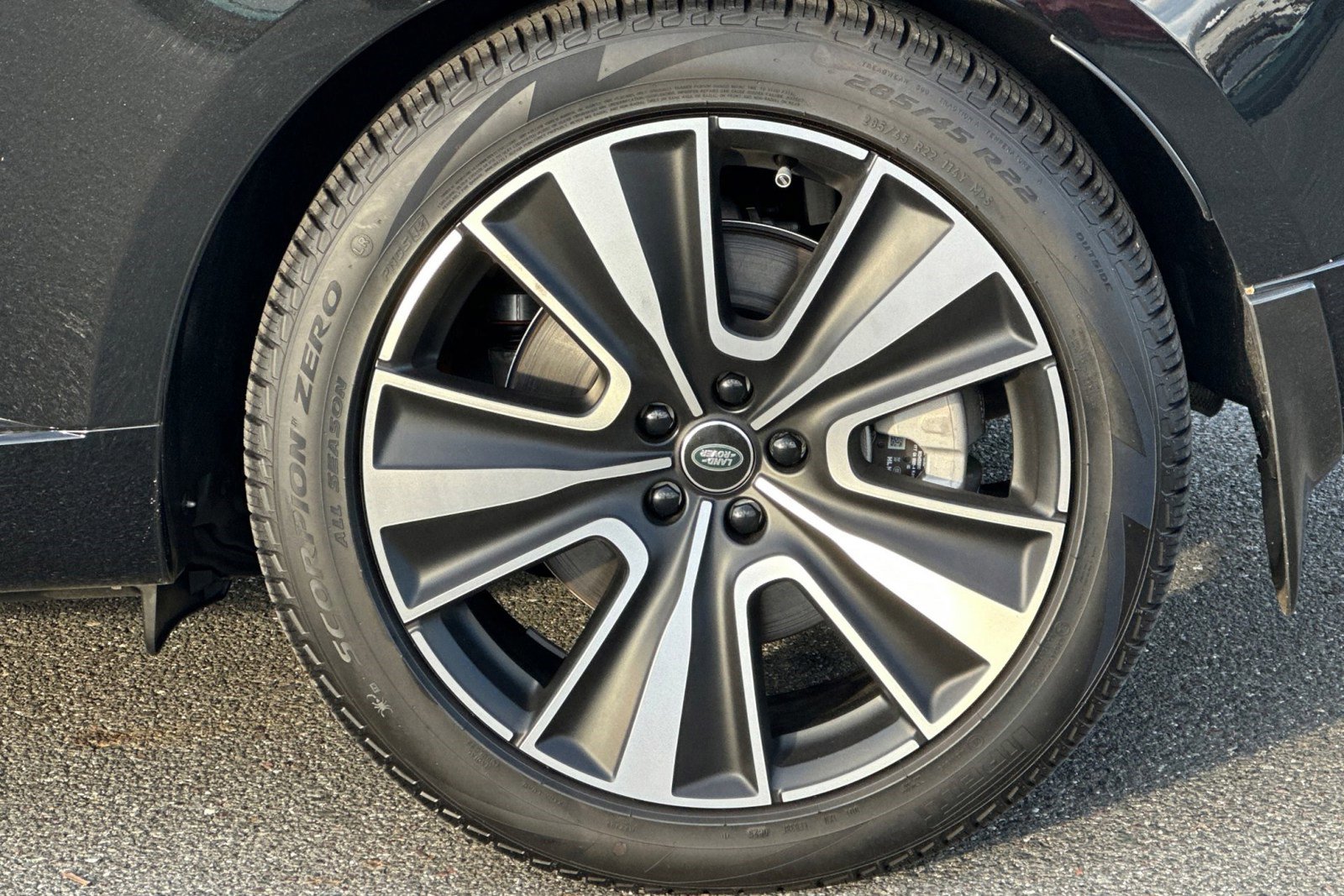 New 2025 Land Rover Range Rover SE image 13