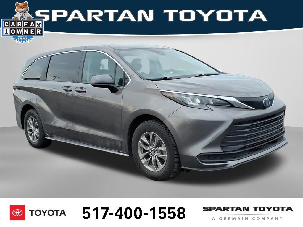 Used 2024 Toyota Sienna LE image 5