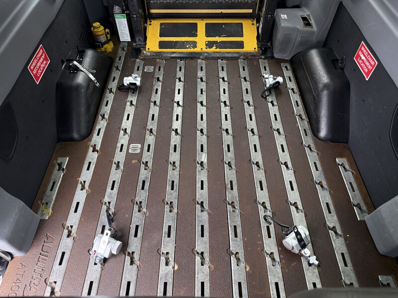 Used 2015 Ford Transit 350 XL RWD image 9
