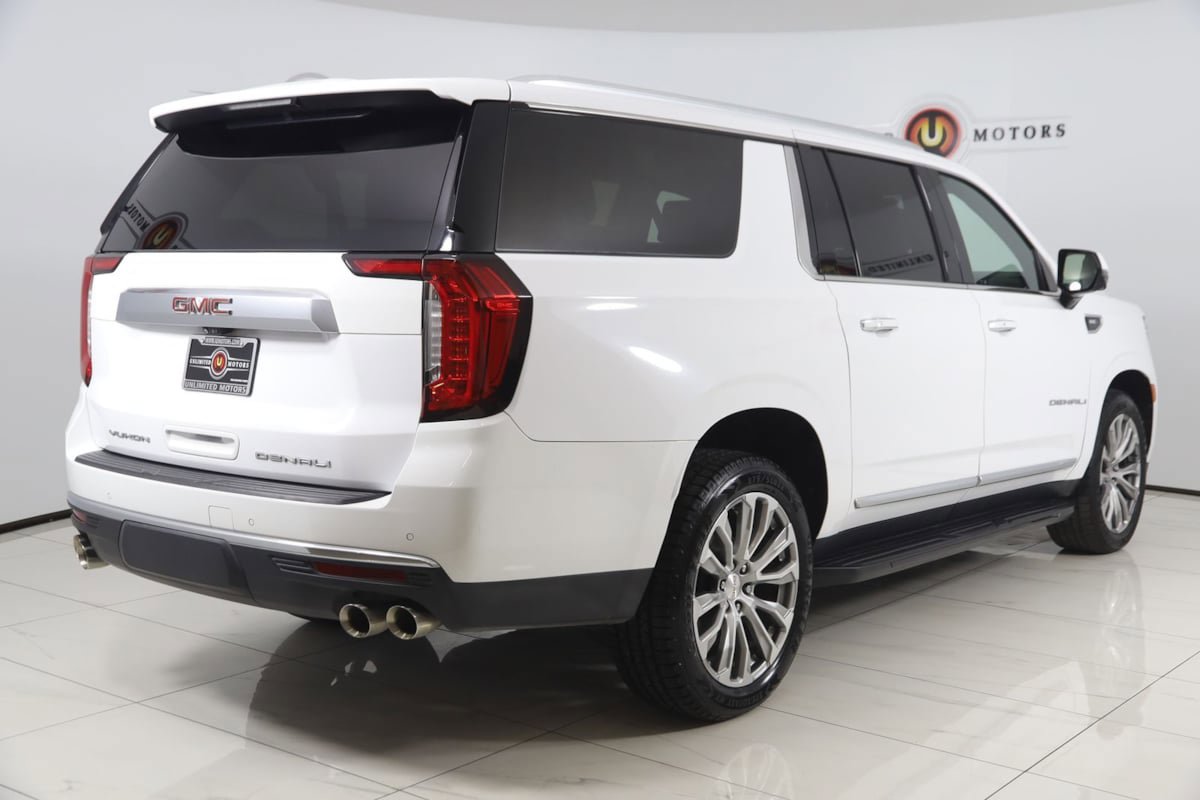 Used 2021 GMC Yukon XL Denali w/ Advanced Technology Package image 3