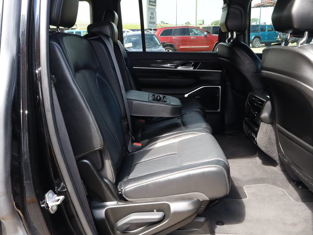 Used 2022 Jeep Wagoneer Series II AWD/4WD image 26