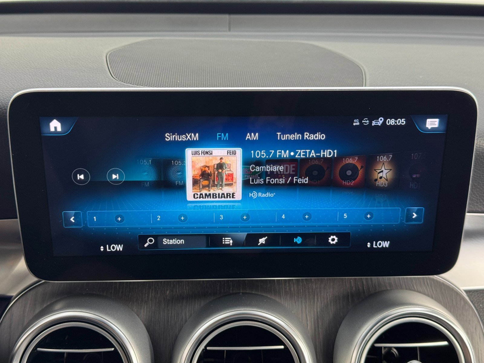 Used 2022 Mercedes-Benz GLC 300 4MATIC w/ AMG Line image 23