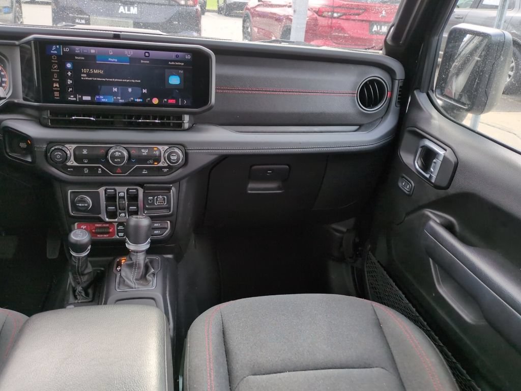 Used 2025 Jeep Wrangler Unlimited Rubicon AWD/4WD image 7