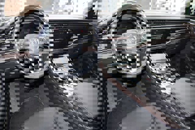 Used 2020 Audi Q8 Premium Plus w/ Premium Plus Package image 5