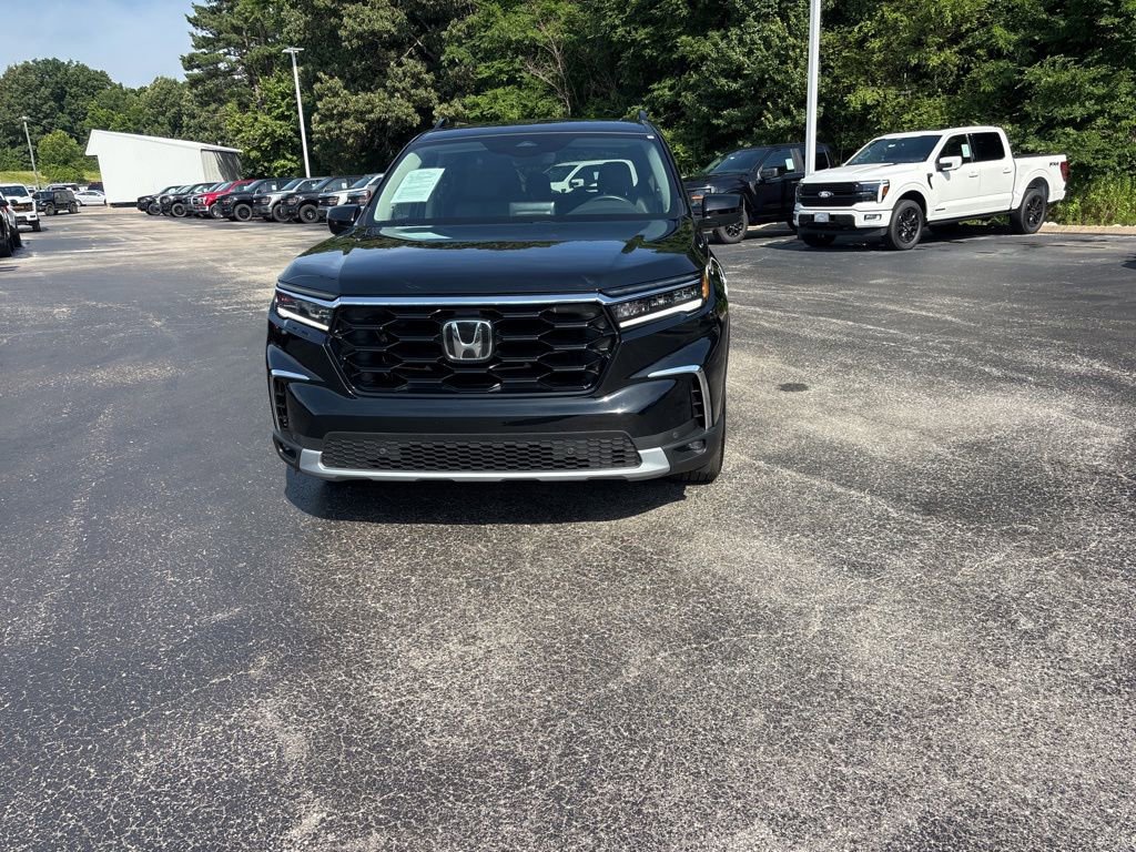 Used 2025 Honda Pilot Touring image 8