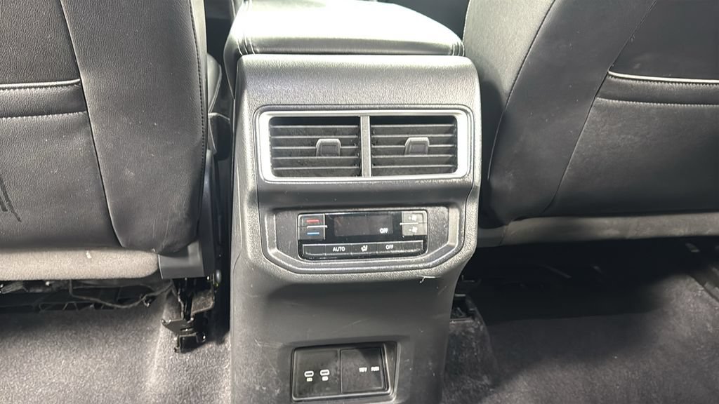 Used 2025 Volkswagen Atlas SE AWD/4WD image 36