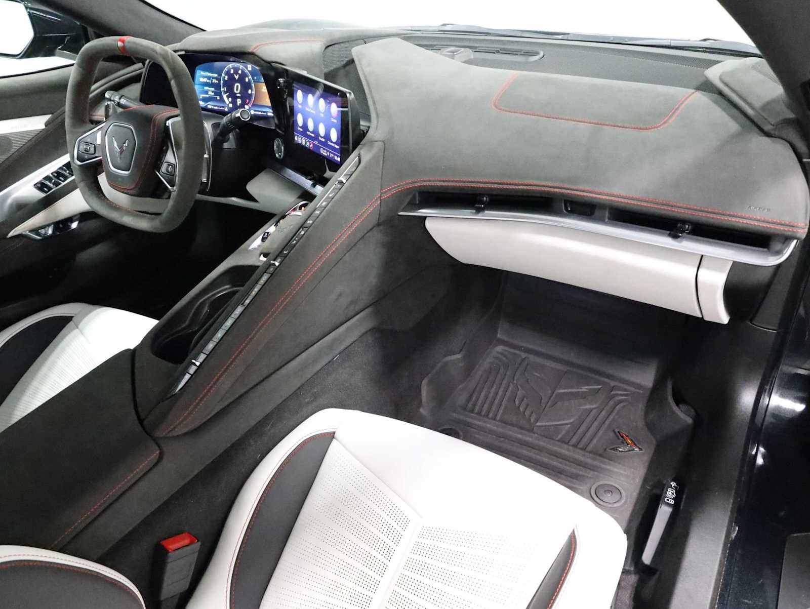 Used 2023 Chevrolet Corvette Stingray Premium Conv w/ Z51 Performance Package RWD image 6