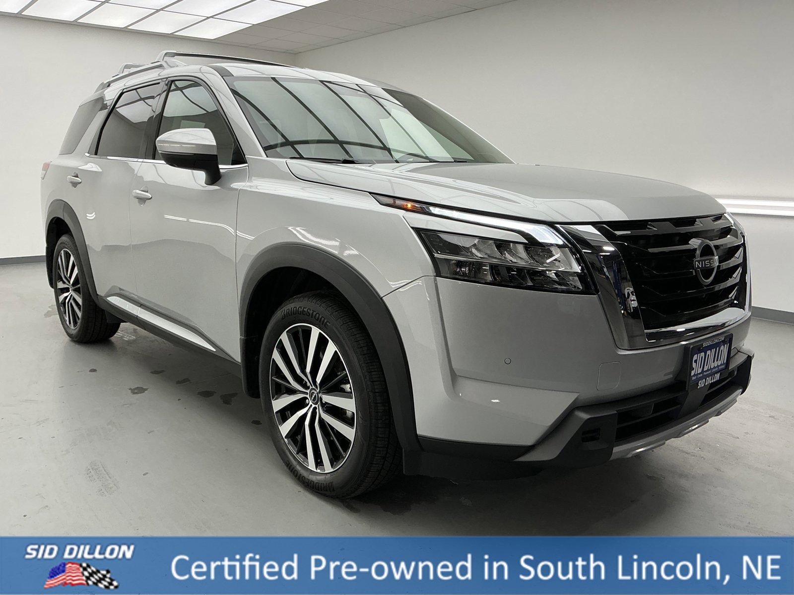 Used 2024 Nissan Pathfinder Platinum image 3