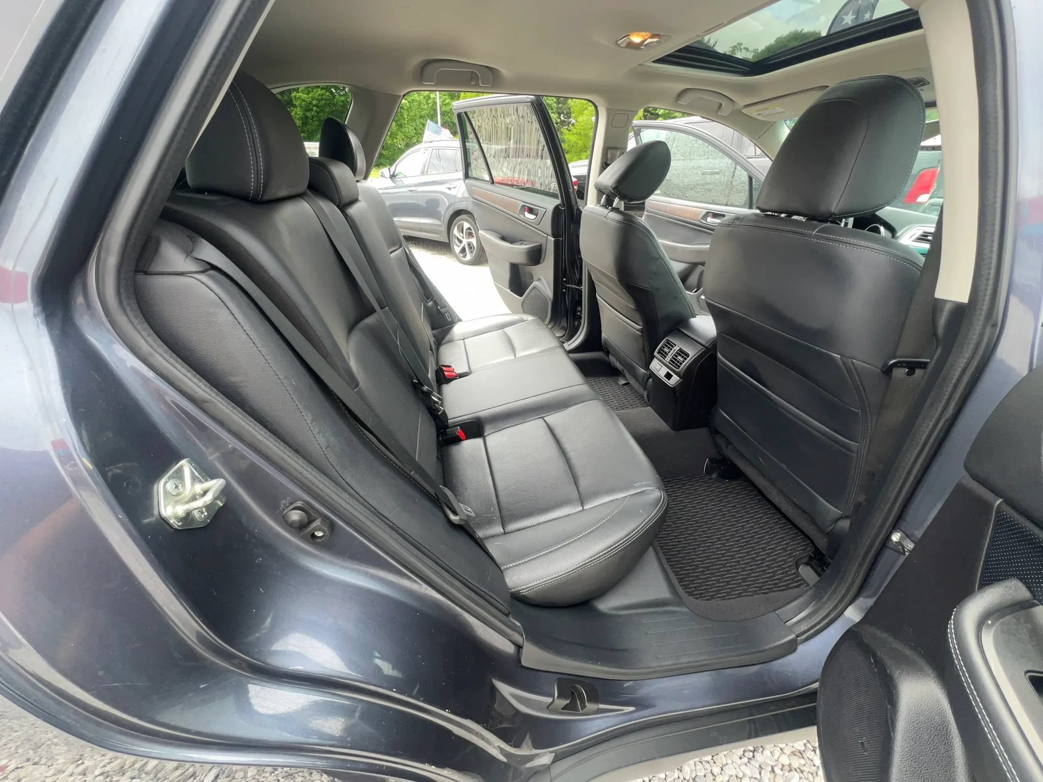 Used 2016 Subaru Outback 3.6R Limited AWD/4WD image 11