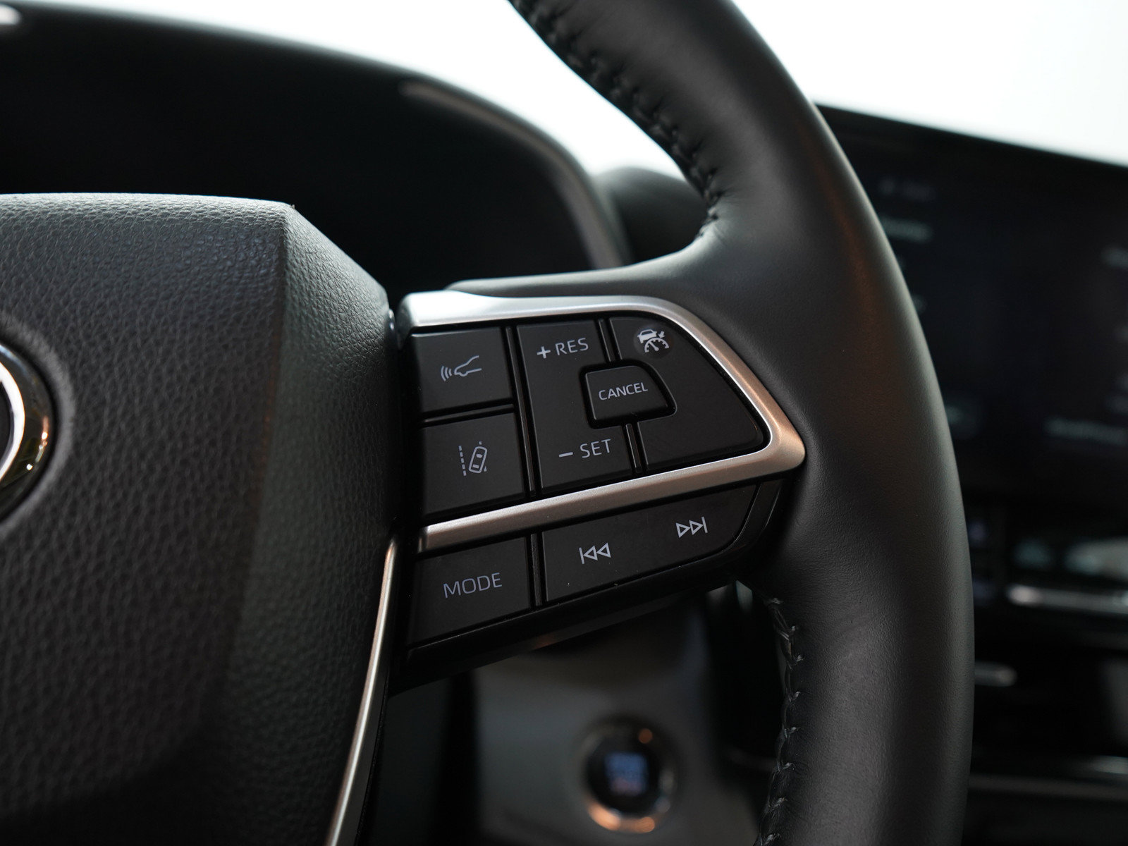 Used 2023 Toyota Highlander Limited AWD/4WD image 31