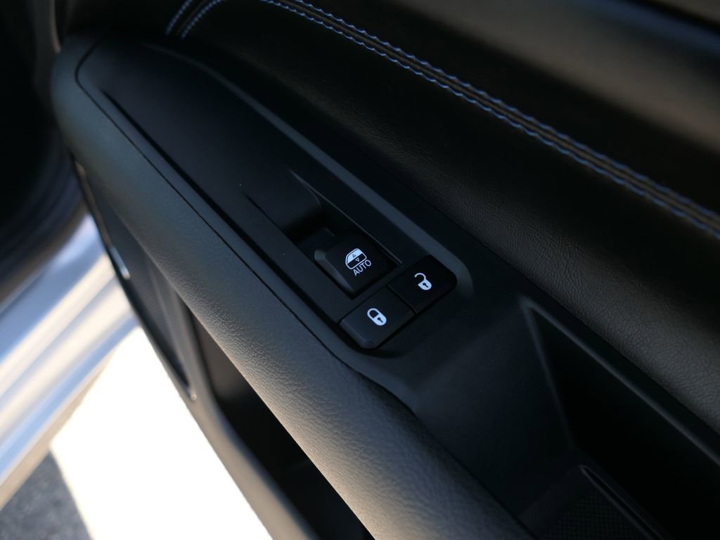 Used 2025 Jeep Compass Limited w/ Driver Assist Group I image 23