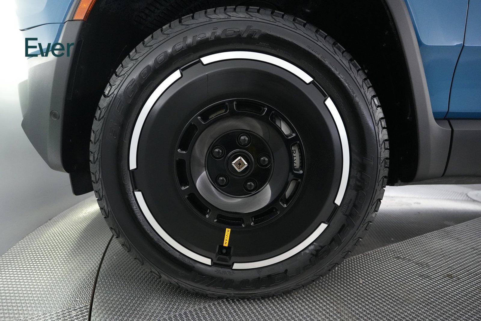 Used 2025 Rivian R1T Adventure Dual AWD/4WD image 19