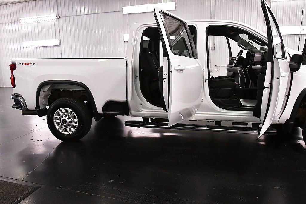 Used 2024 Chevrolet Silverado 2500 LT image 31