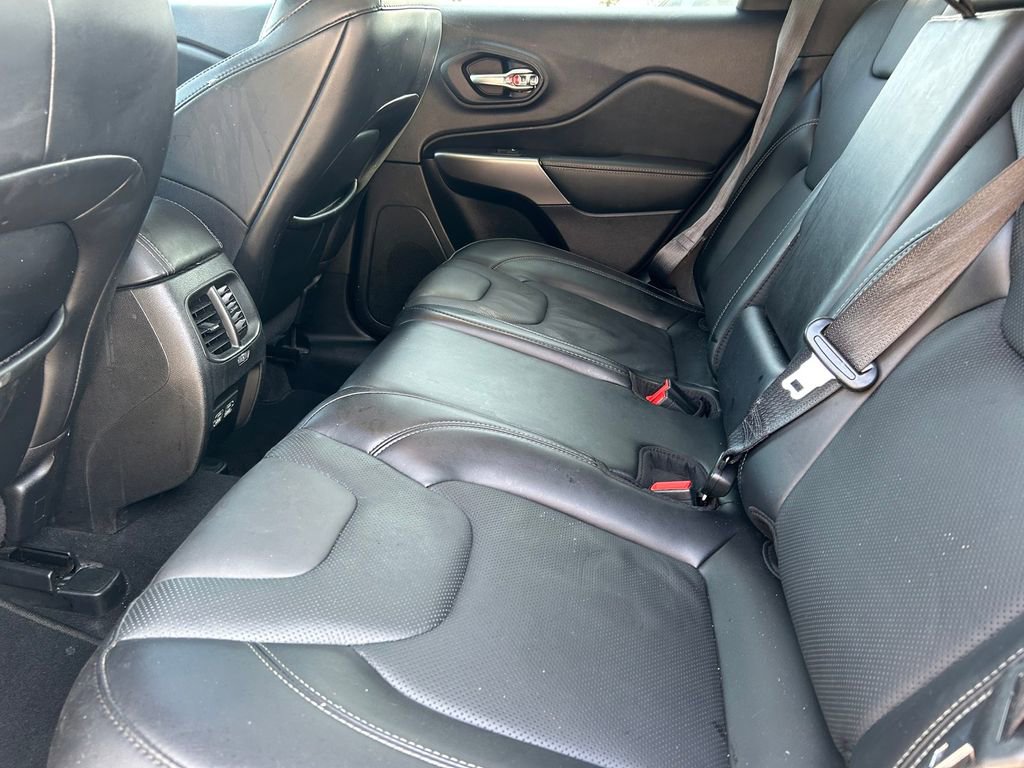 Used 2021 Jeep Cherokee Latitude Lux FWD image 16