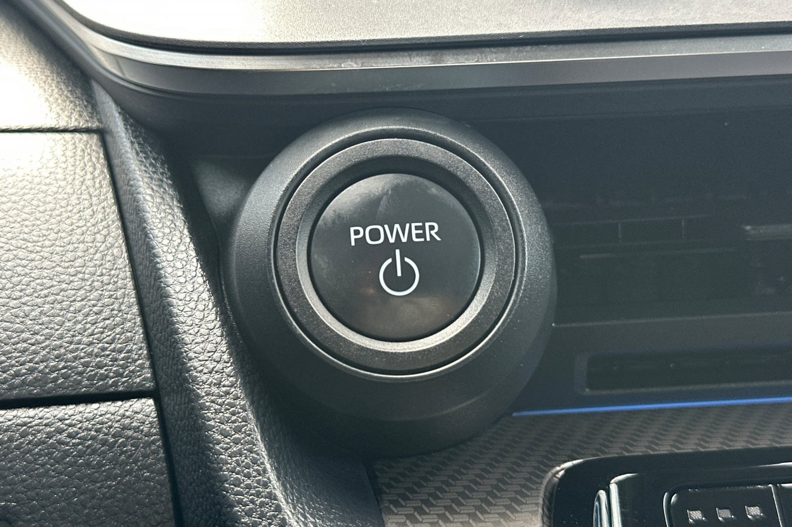 Used 2025 Toyota Prius XLE image 21