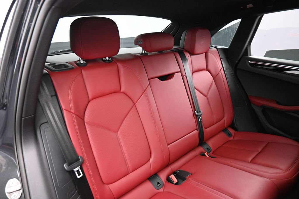 Certified 2026 Porsche Macan AWD/4WD image 26