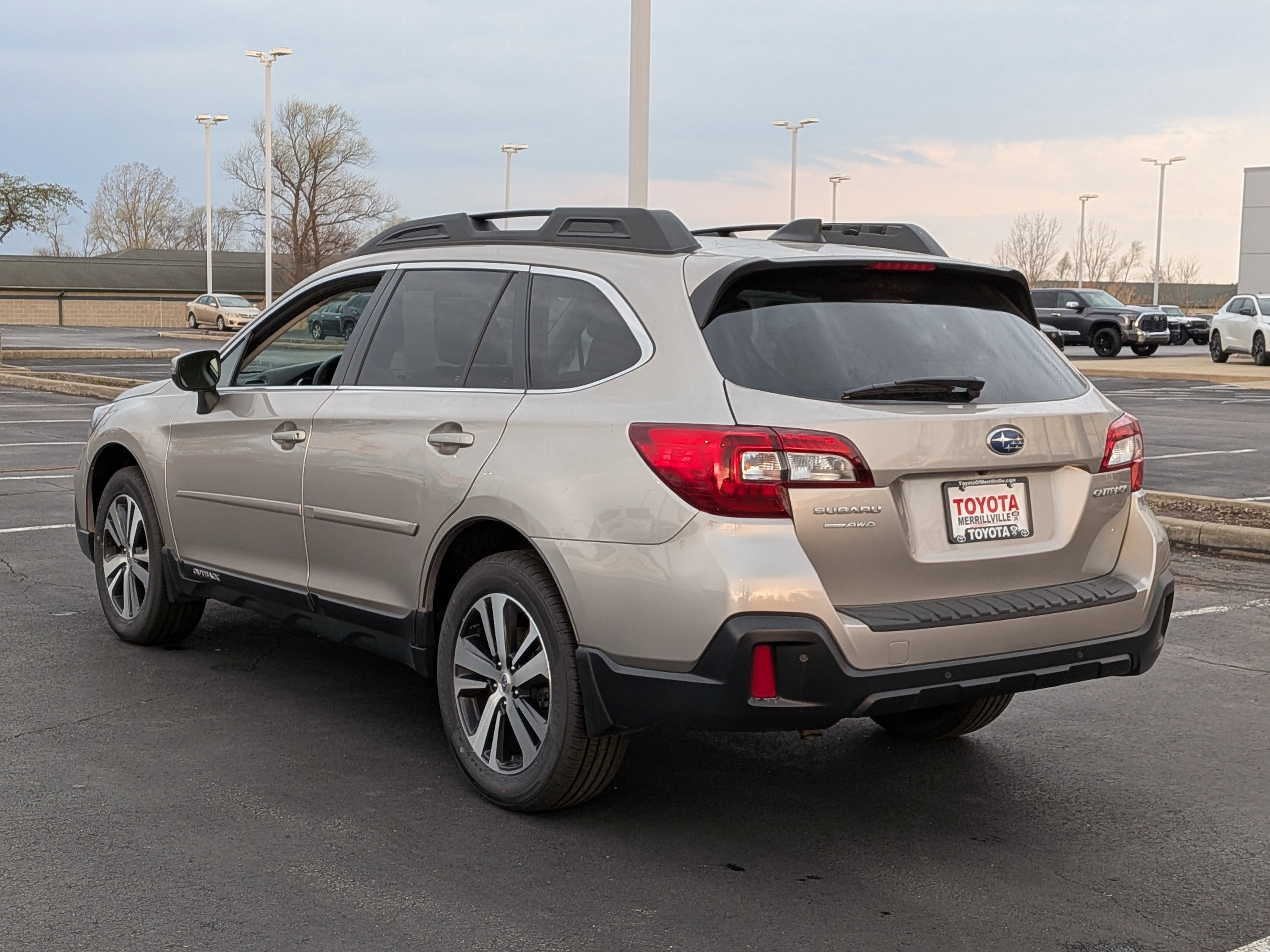 Used 2019 Subaru Outback 2.5i Limited w/ Popular Package #2 image 6