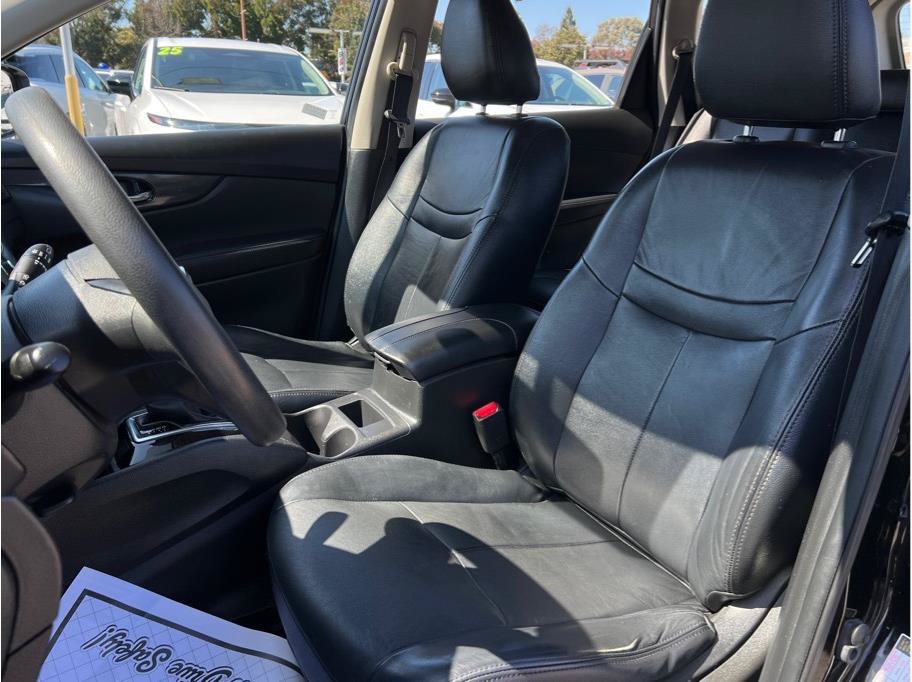 Used 2017 Nissan Rogue S FWD image 8