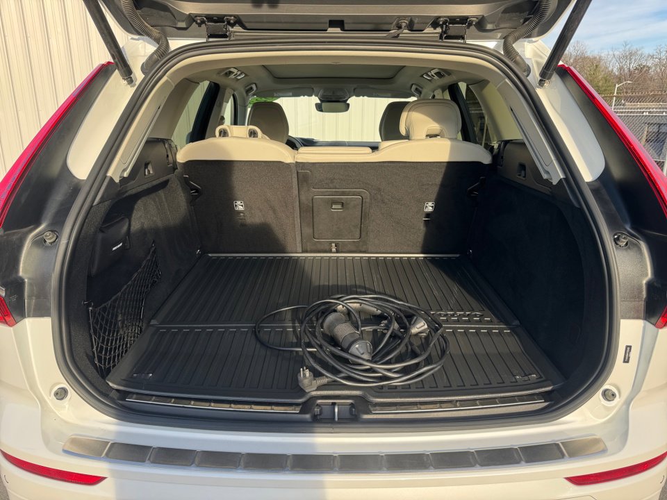 Used 2023 Volvo XC60 T8 Plus w/ Protection Package Premier image 19