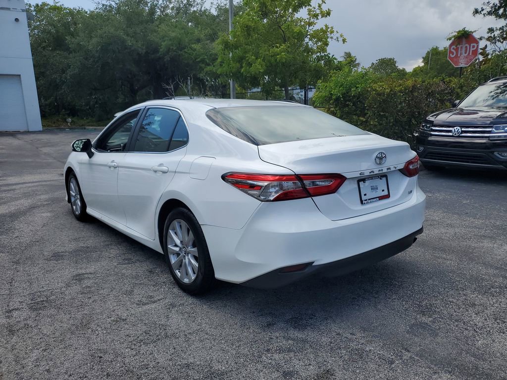 Used 2018 Toyota Camry LE FWD image 3