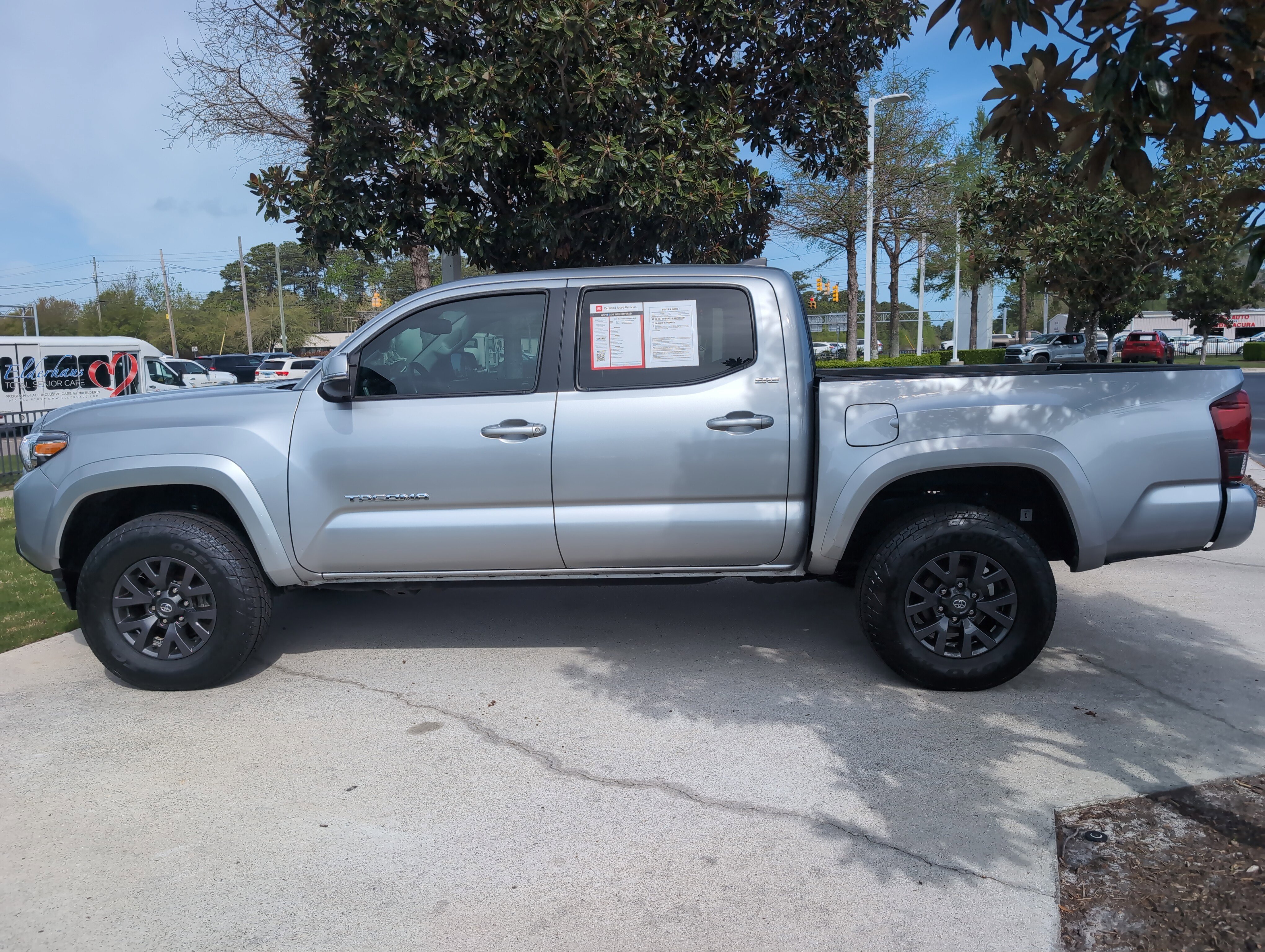 Certified 2023 Toyota Tacoma SR5 AWD/4WD image 7