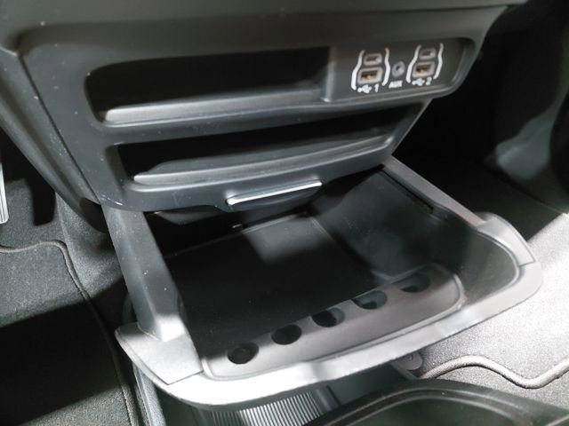 Used 2025 Chrysler Pacifica Select image 33