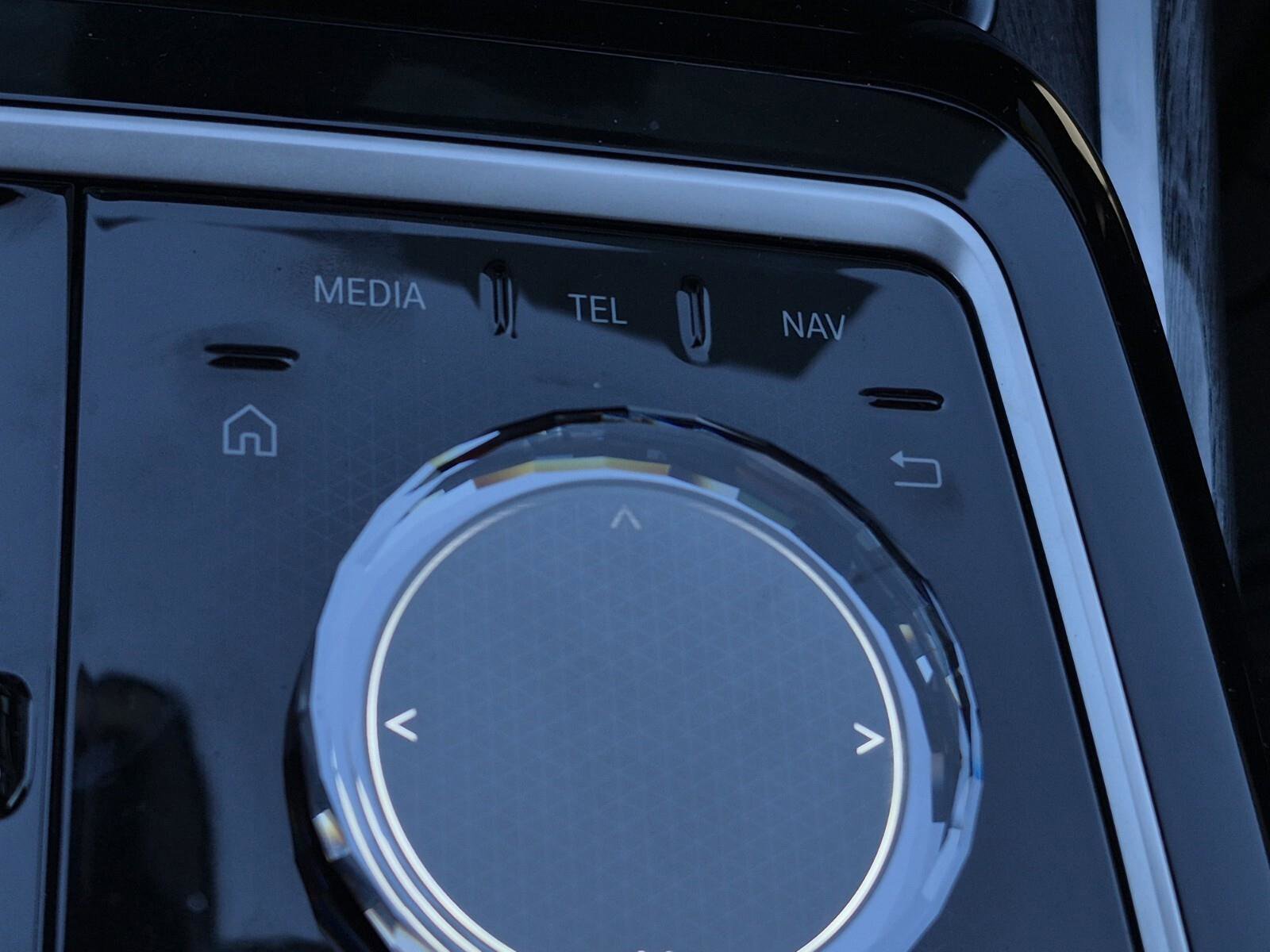 Certified 2025 BMW 760i xDrive w/ Luxury Rear Seating Package AWD/4WD image 21