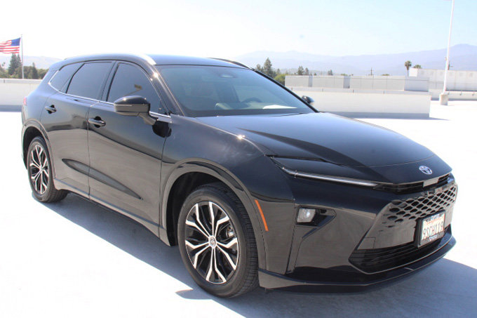 Certified 2025 Toyota Crown Signia AWD/4WD image 2