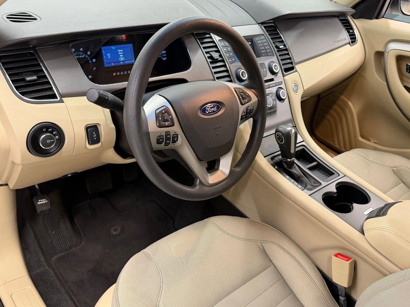 Used 2017 Ford Taurus SE image 3