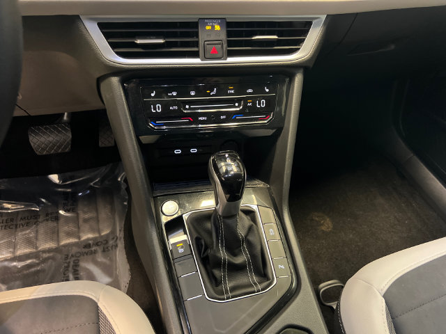 Certified 2025 Volkswagen Taos SE FWD image 27