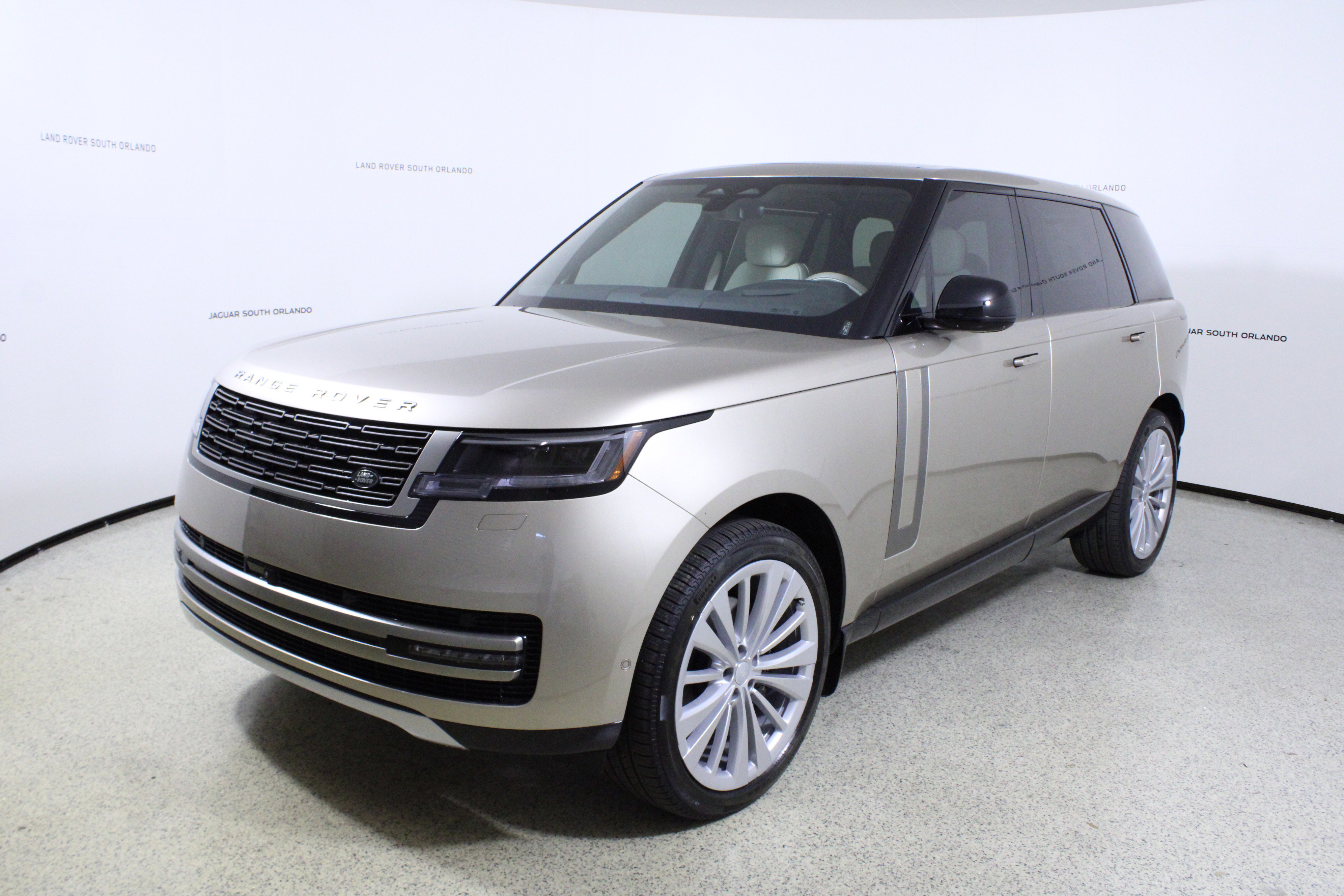 New 2026 Land Rover Range Rover Long Wheelbase SE image 4