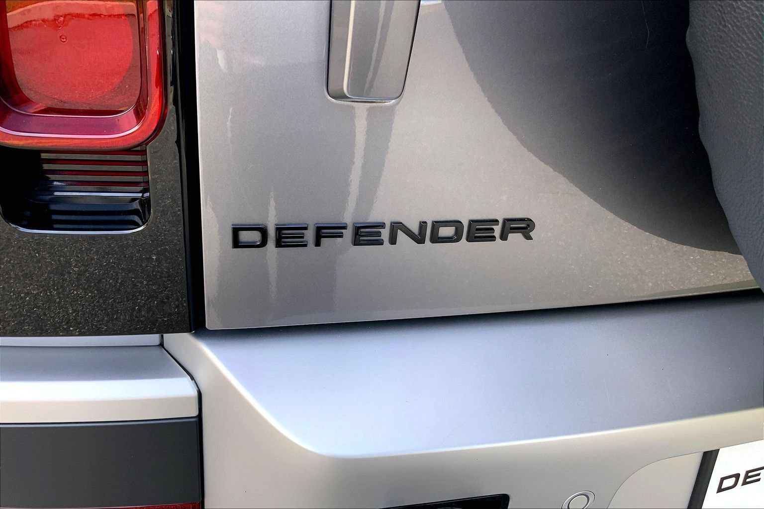 Certified 2024 Land Rover Defender 90 S AWD/4WD image 31