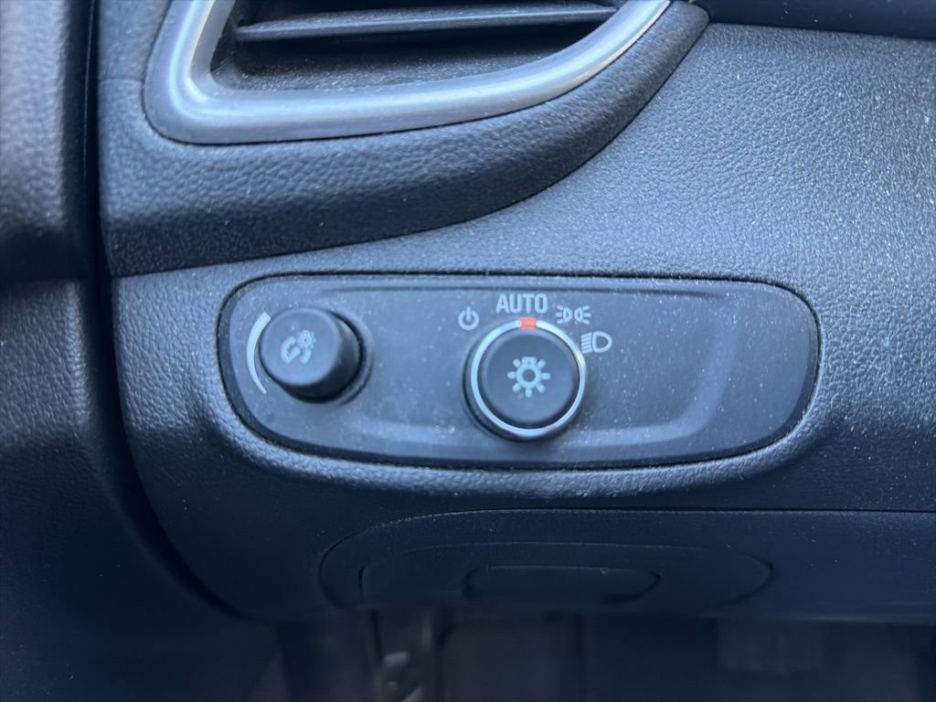 Used 2017 Chevrolet Trax LT w/ LT Convenience Package image 18