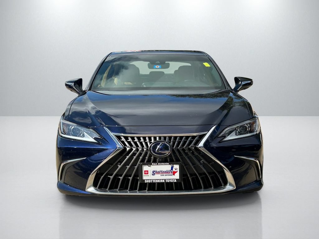 Used 2022 Lexus ES 300h w/ Luxury Package FWD video 2