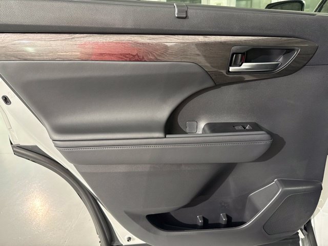 New 2026 Toyota Highlander Limited AWD/4WD image 15