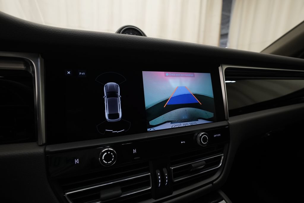 Certified 2023 Porsche Macan AWD/4WD image 24