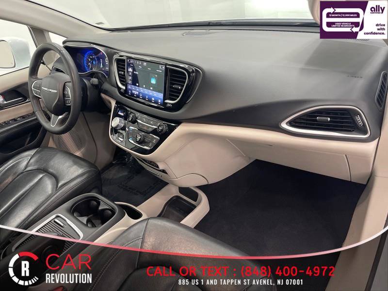 Used 2022 Chrysler Pacifica Touring-L image 46