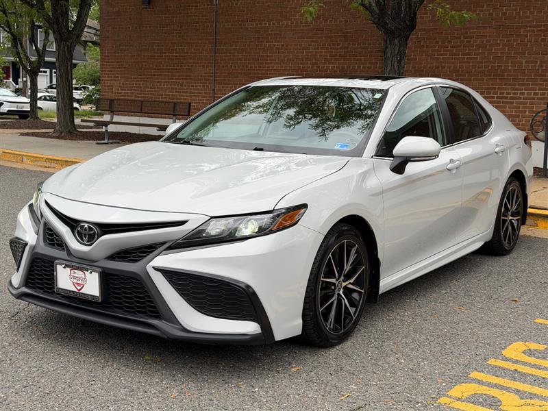 Used 2024 Toyota Camry SE w/ Cold Weather Package AWD/4WD image 3