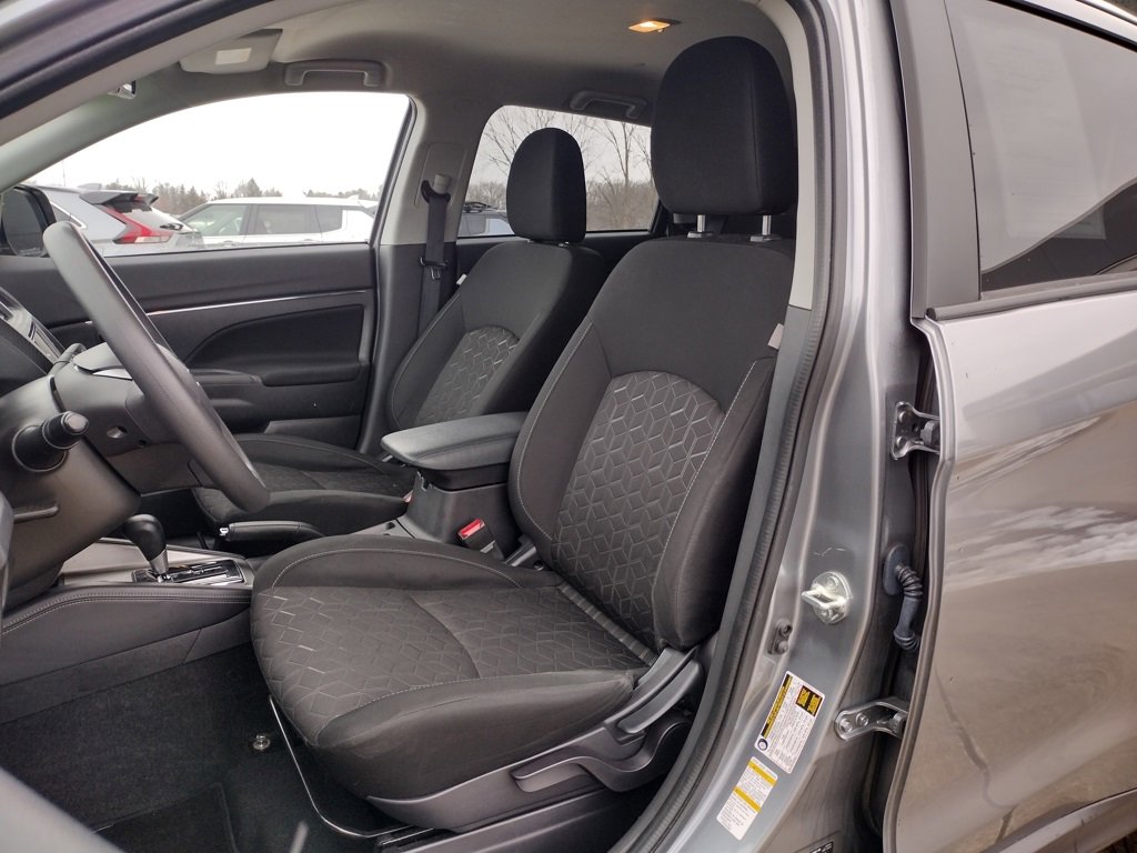 Used 2024 Mitsubishi Outlander Sport ES image 2