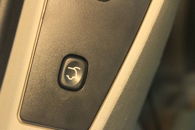 Used 2016 Chrysler Town & Country Touring w/ Driver Convenience Group image 18