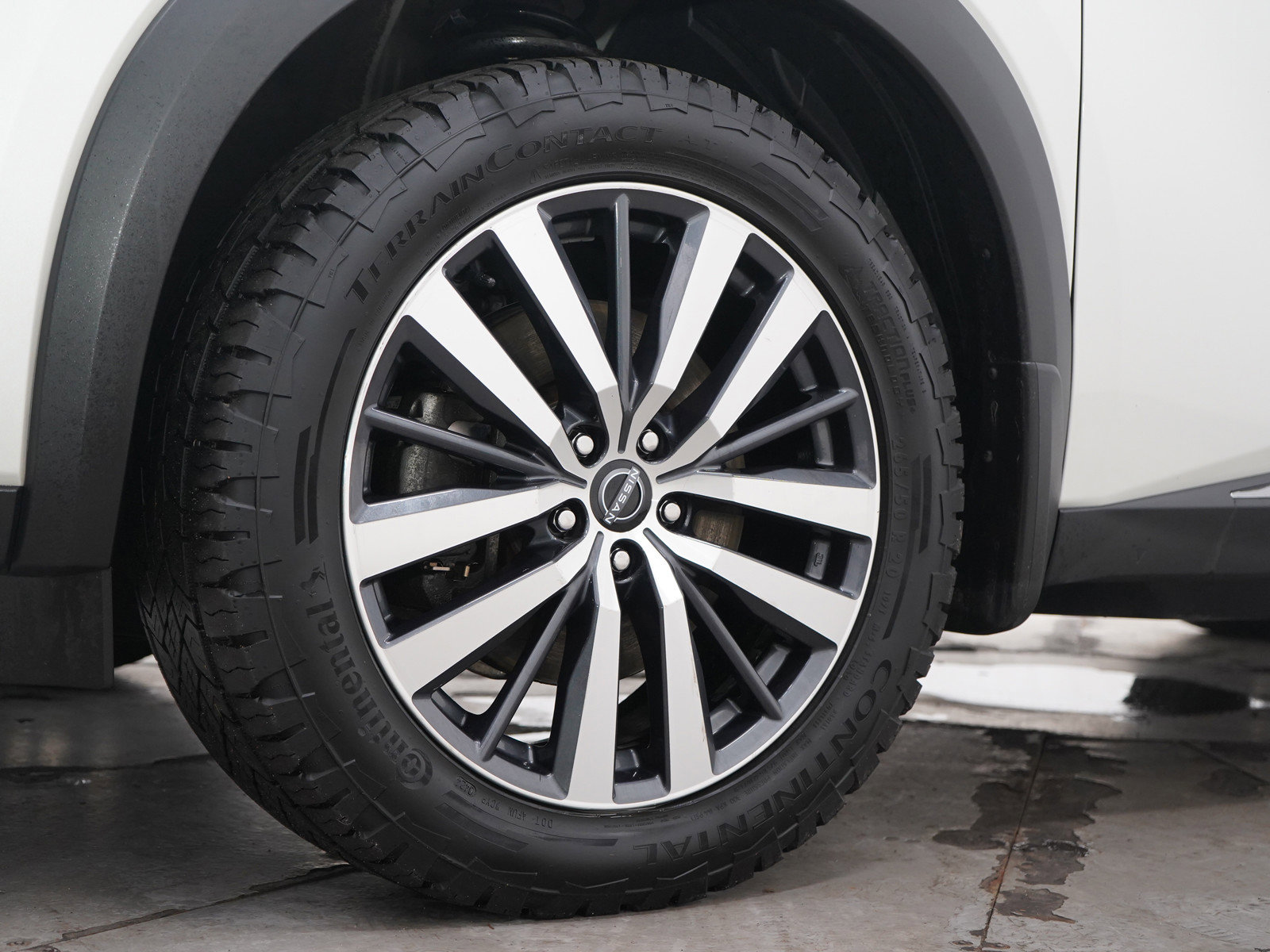 Used 2022 Nissan Pathfinder Platinum w/ Cargo Package image 31