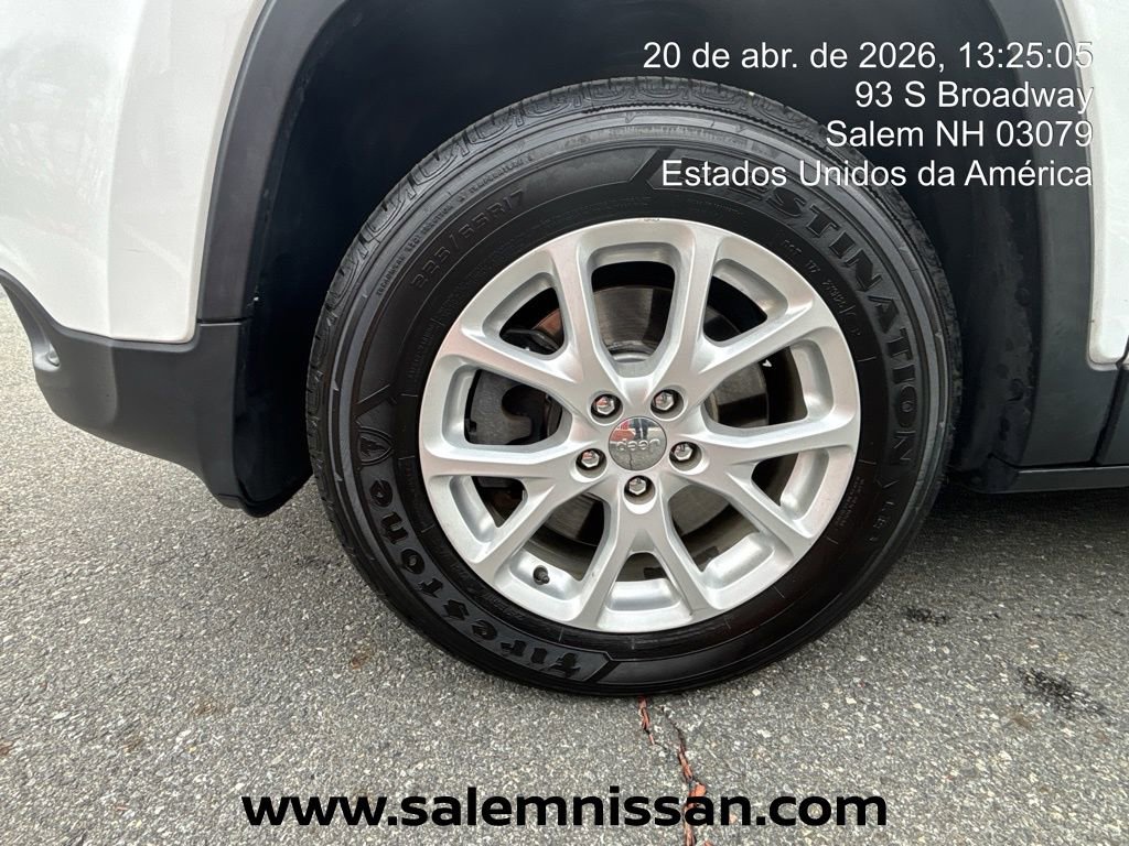 Used 2017 Jeep Cherokee Latitude w/ Cold Weather Group image 23