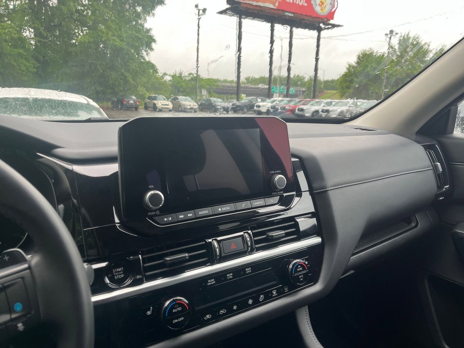 Used 2025 Nissan Pathfinder SV FWD image 17