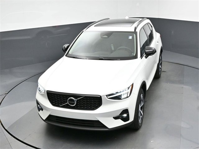 Used 2024 Volvo XC40 B5 Plus image 44